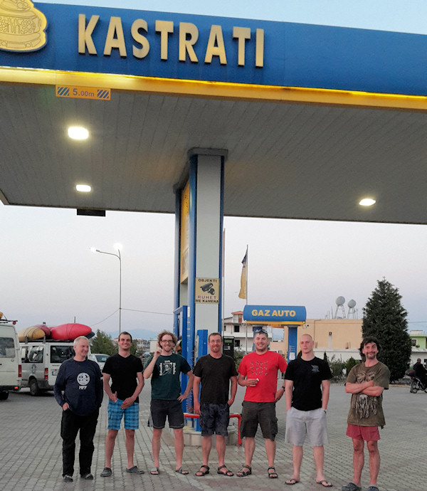 Kastrati is everywhere in Albania, nechal se slyšet pumpař Kastrati is everywhere in Albania, nechal se slyšet pumpař