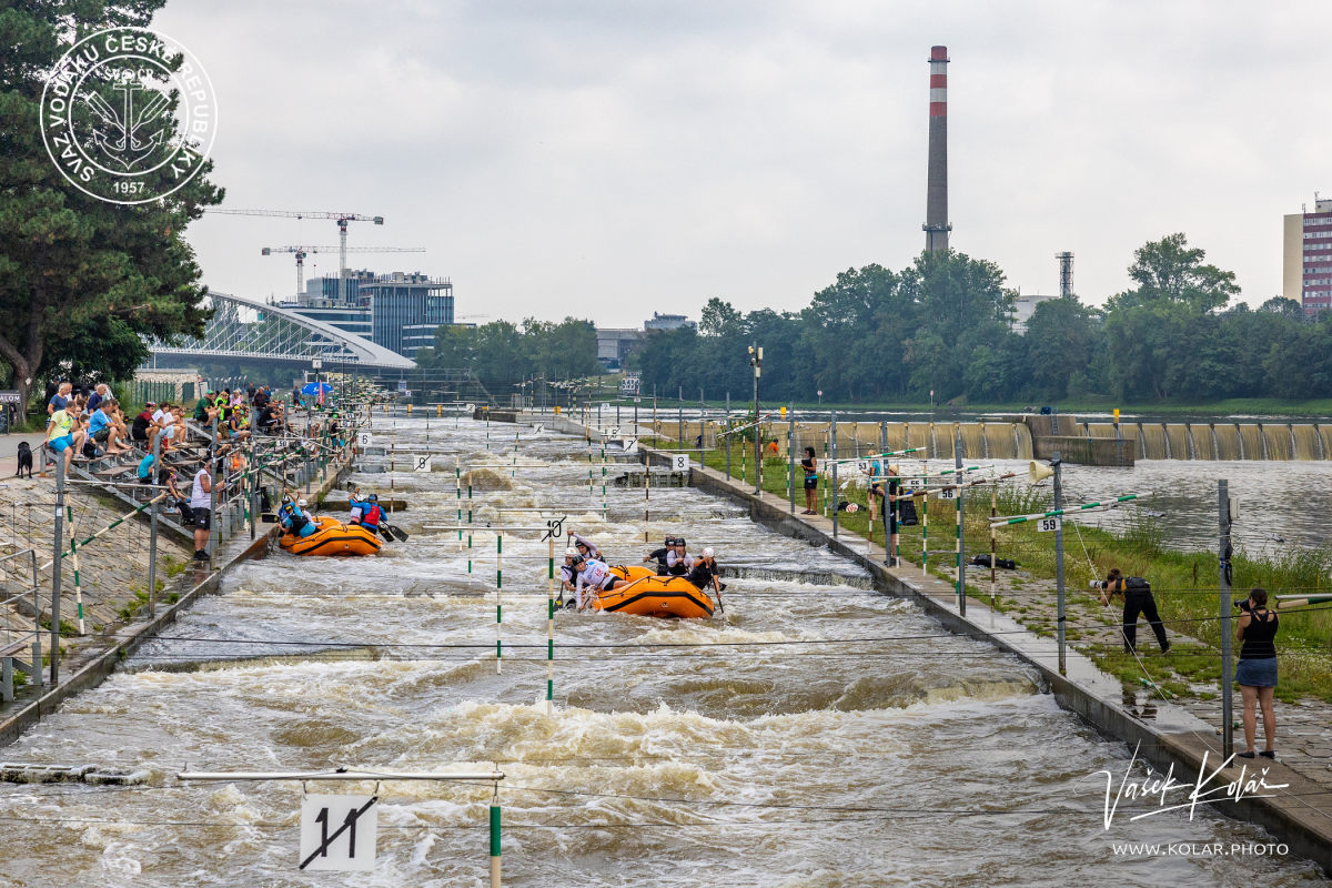 Závody v raftingu