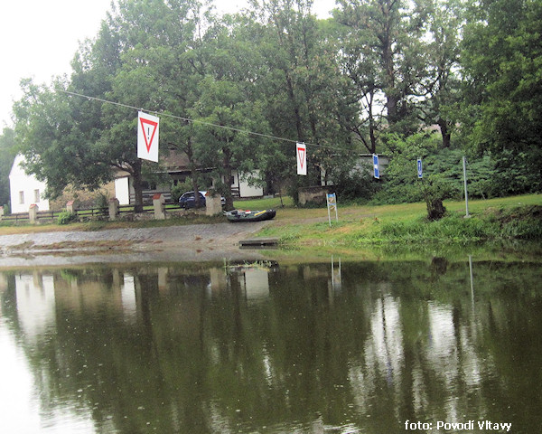 Značení nad jezem Horka Značení nad jezem Horka