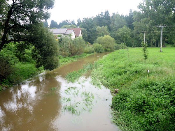 Stránecká Zhoř. Řeka klame - až k Frankovu Zhořci jen pro ošlehané. Stránecká Zhoř. Řeka klame - až k Frankovu Zhořci jen pro ošlehané.