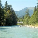 Most před městem Kössen 08/2025, 23 m3/s Hutte